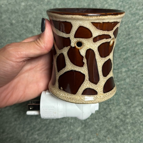 Scentsy Other - Scentsy Giraffe Plug In